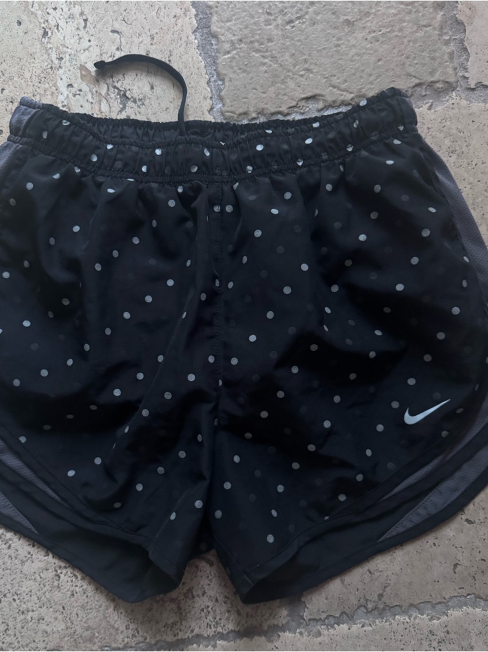 Nike Dri-FIT Running Shorts Women’s Size Medium Black Polka Dot Athletic
U1